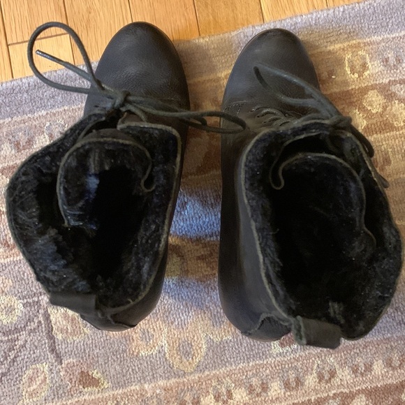 Boutique 9. Leather Lace Up Ankle Booties with Faux Fur lining size 9 - Picture 8 of 15